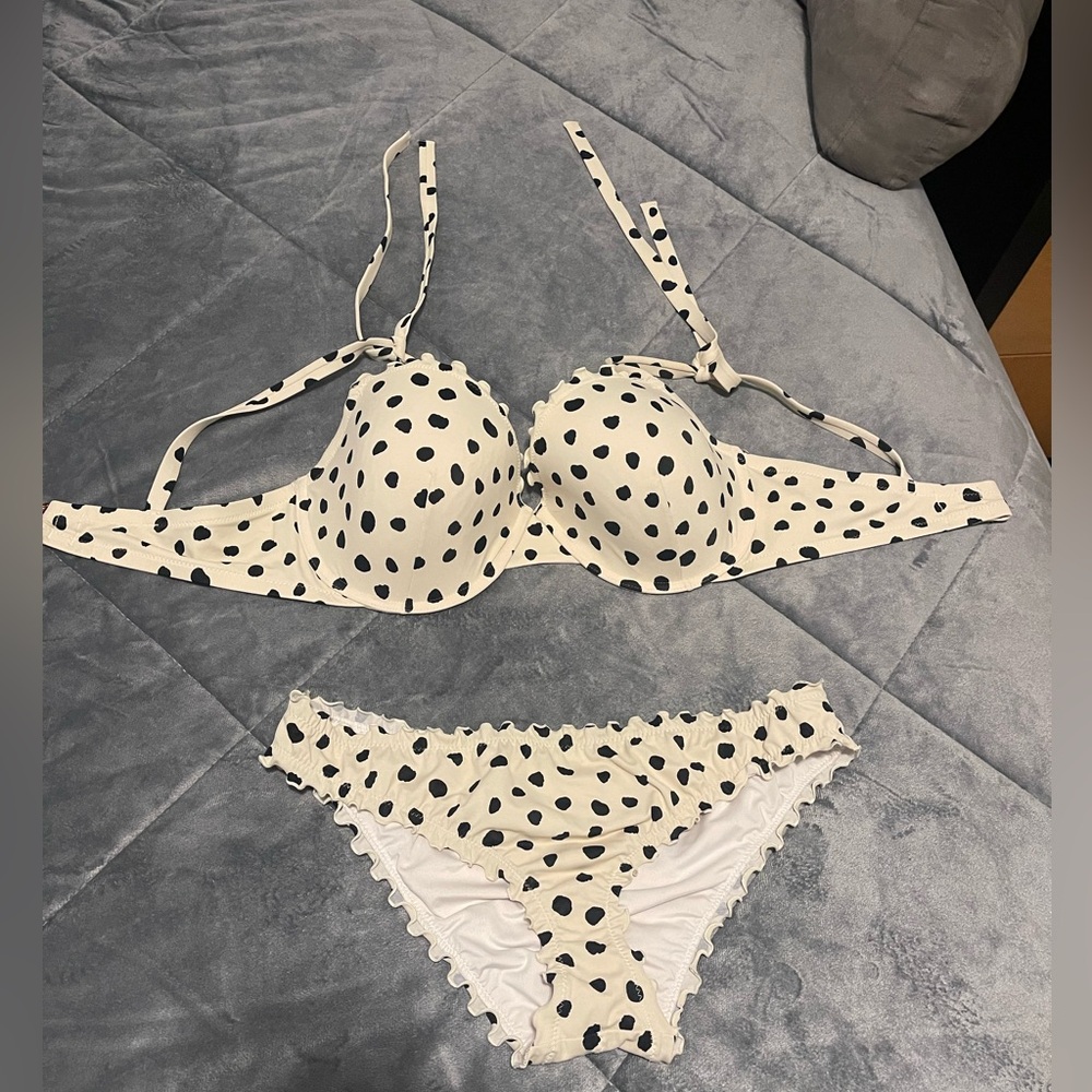 SHADE & SHORE baiting Suit /  Top : 36DD Bottom: Med